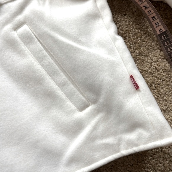 Levi's White Jacket with Cropped Length and Classic Collar - Picture 9 of 11